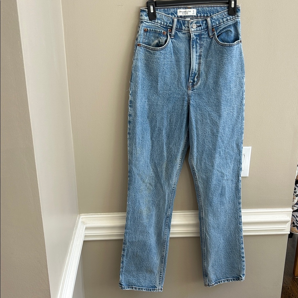 Abercrombie & Fitch Curve Love The 90’s Straight Ultra High Rise Jeans Size 27/4